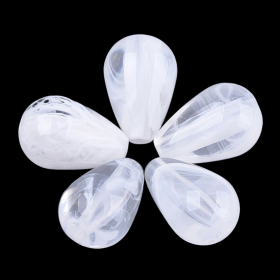 Akrylový drop 14,5x10,5 mm, 20 ks, mléčná bílá